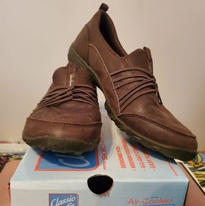 Skechers Classic Fit with Memory Foam